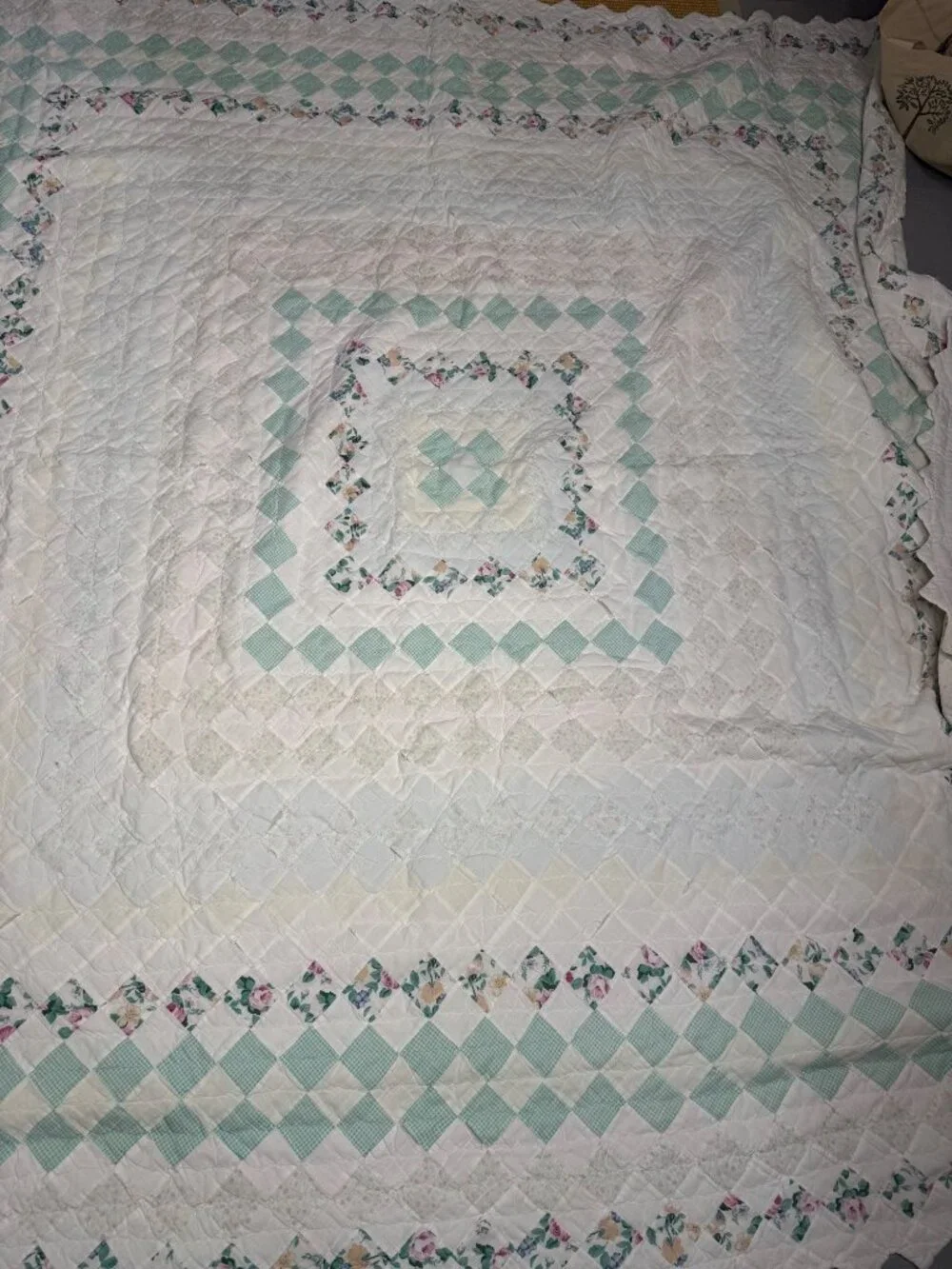 Vintage Handmade Floral Quilt Green White Patchwork Full Queen Scalloped Edges C